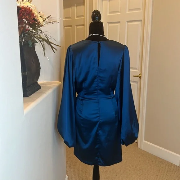 Petal & pup satin balloon sleeve faux wrap mini dress Sz 2 nwot - Picture 8 of 16